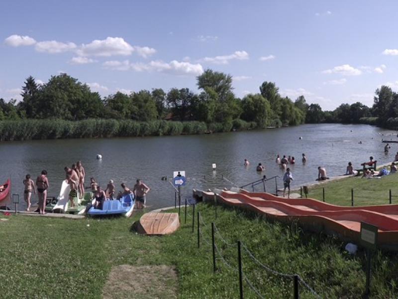 Rálátás a strandra és a csúszdára 2009-ből