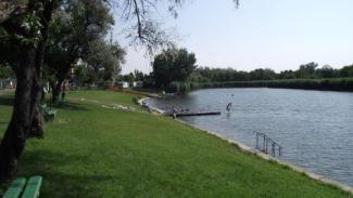 Vízparti kemping: kiváló választás a forró nyári napokra!